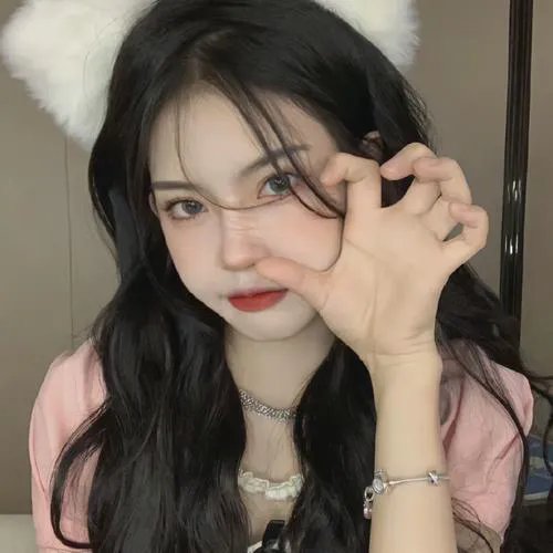 挥着翅膀的女孩